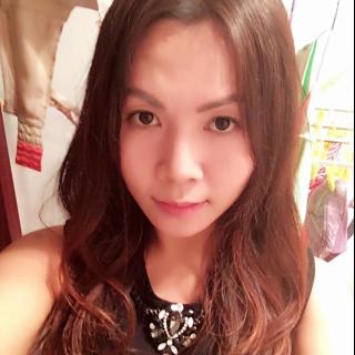对于爱情:得之我幸,失之我命。 对于婚姻:执子之手,与子偕老。 对于人生:君子有所为有所不为。达则兼济天下,穷则独善其身。 对于挫折:行至水穷处,坐看云起时。 追求境界:以出世的态度做人,以入世的态度做事。 最让我感动的一个词是不离不弃,这是感情的最高境界。 我最欣赏的品质--真诚、忠诚。 我的家在杭州千岛湖边上的一个小县城淳安县,在那里我有家,有亲人,在北京我什么都没有,住的房是租的,开的车是朋友的,只有工作还算稳定。我来北京六年了,结婚一年就离婚了,我是个有故事有